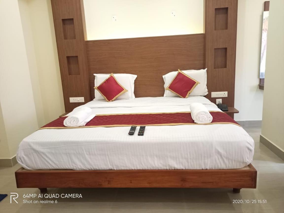 Meridian Castle Hotel Puduccseri Kültér fotó