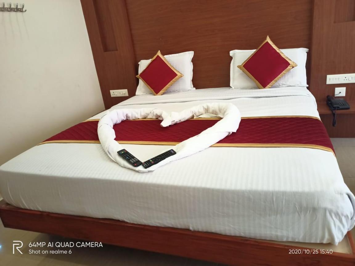 Meridian Castle Hotel Puduccseri Kültér fotó
