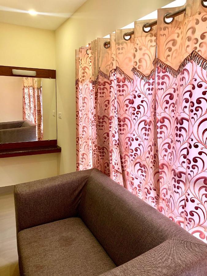 Meridian Castle Hotel Puduccseri Kültér fotó