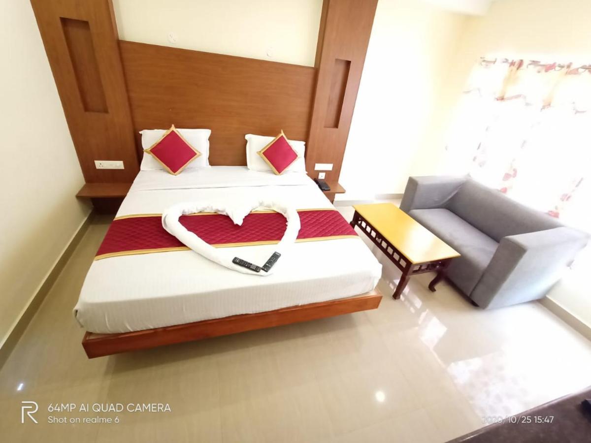 Meridian Castle Hotel Puduccseri Kültér fotó